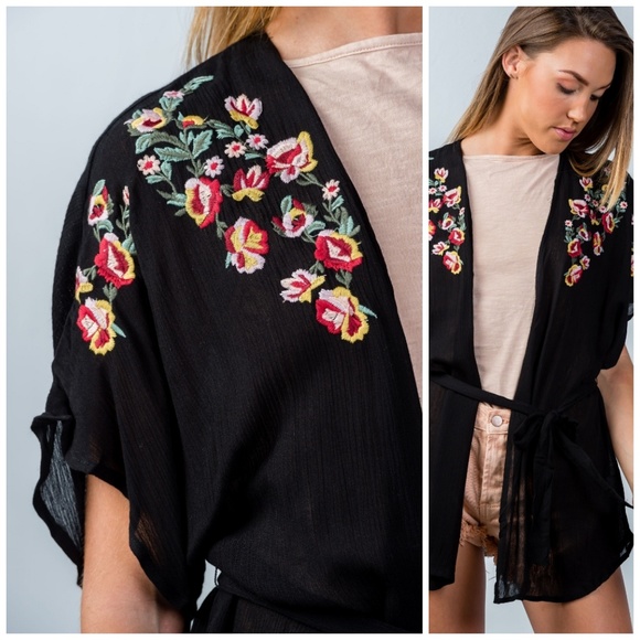 🌺Black Belted Kimono with Floral Embroidery - Picture 2 of 2